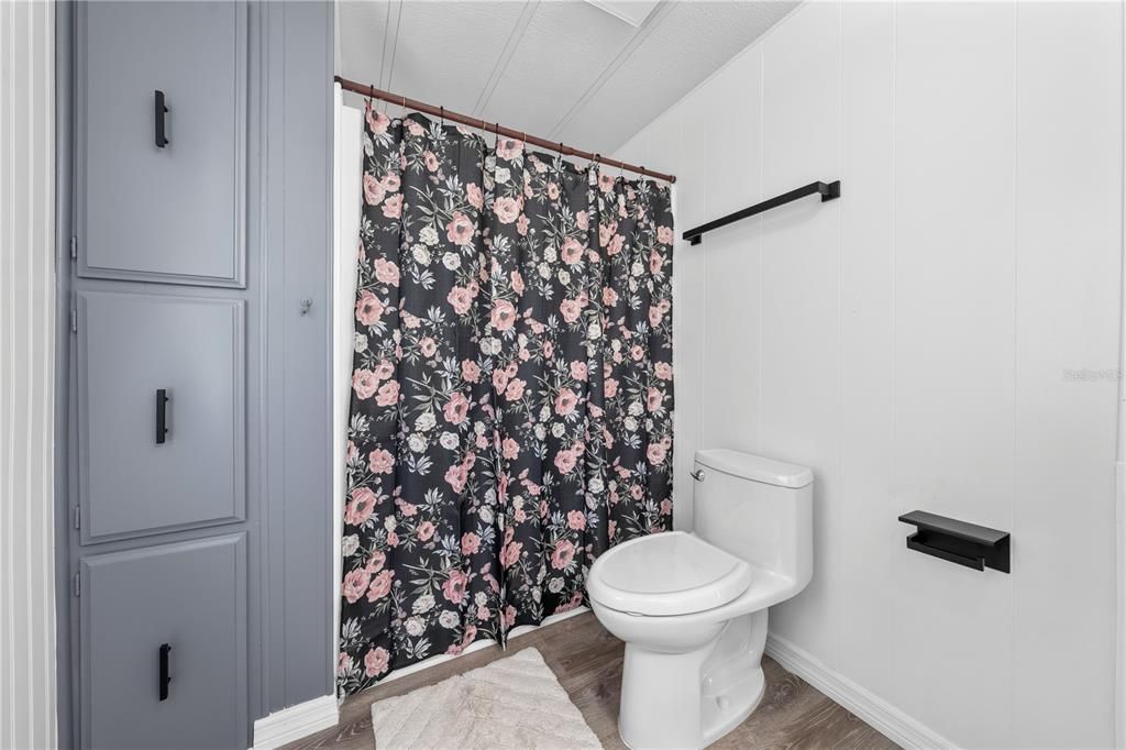 For Sale: $289,900 (3 beds, 2 baths, 1448 Square Feet)