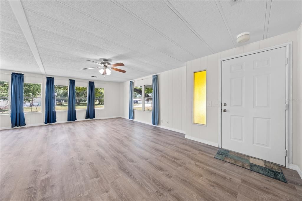 For Sale: $289,900 (3 beds, 2 baths, 1448 Square Feet)