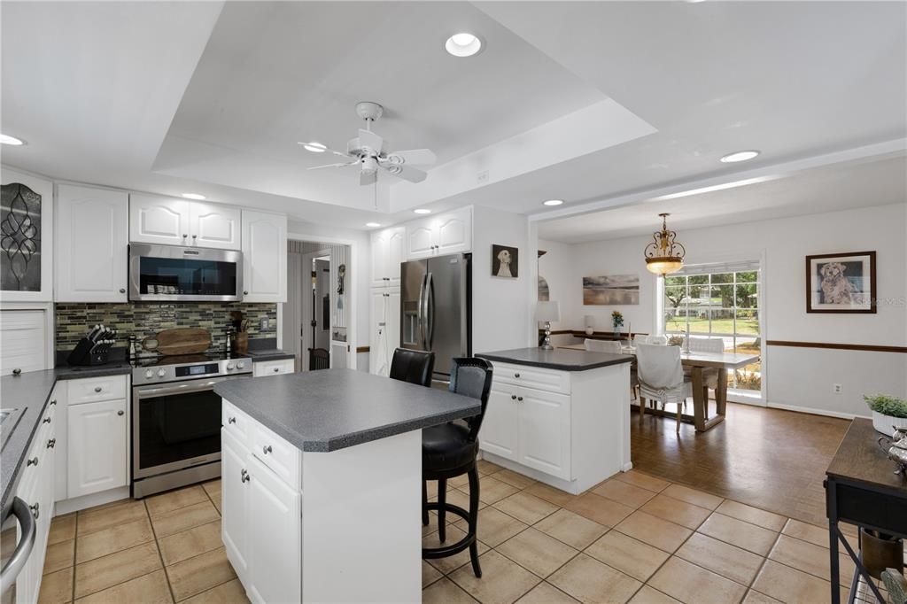 For Sale: $689,000 (4 beds, 3 baths, 2605 Square Feet)