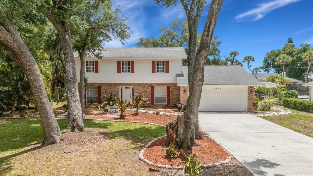 For Sale: $689,000 (4 beds, 3 baths, 2605 Square Feet)