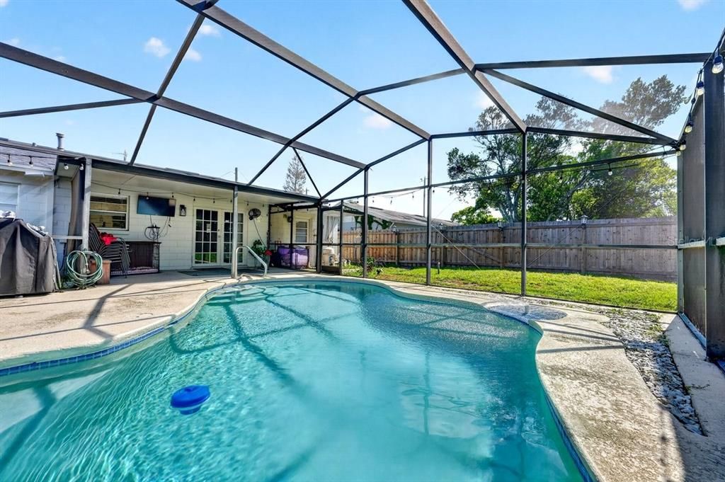 For Sale: $395,000 (3 beds, 1 baths, 1431 Square Feet)
