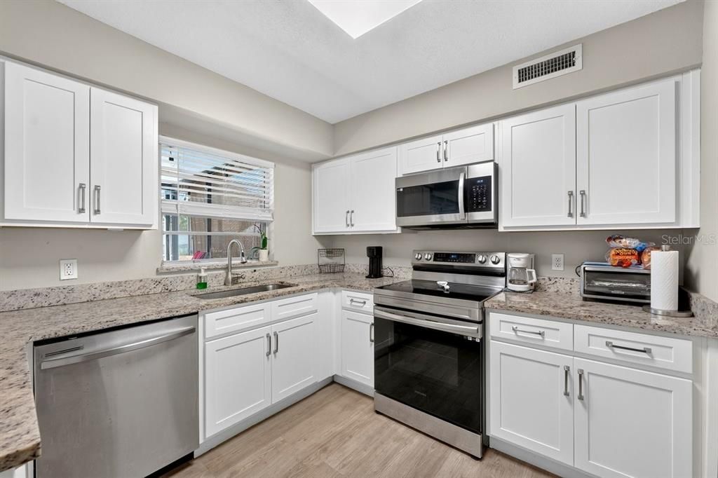 For Sale: $395,000 (3 beds, 1 baths, 1431 Square Feet)