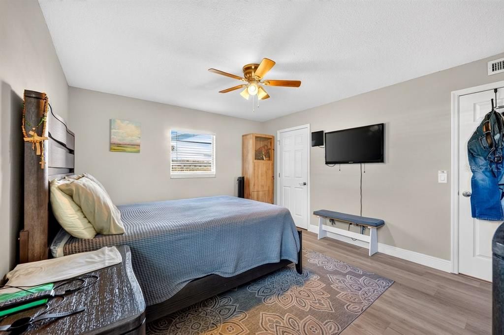For Sale: $395,000 (3 beds, 1 baths, 1431 Square Feet)