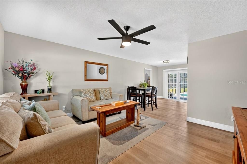 For Sale: $395,000 (3 beds, 1 baths, 1431 Square Feet)