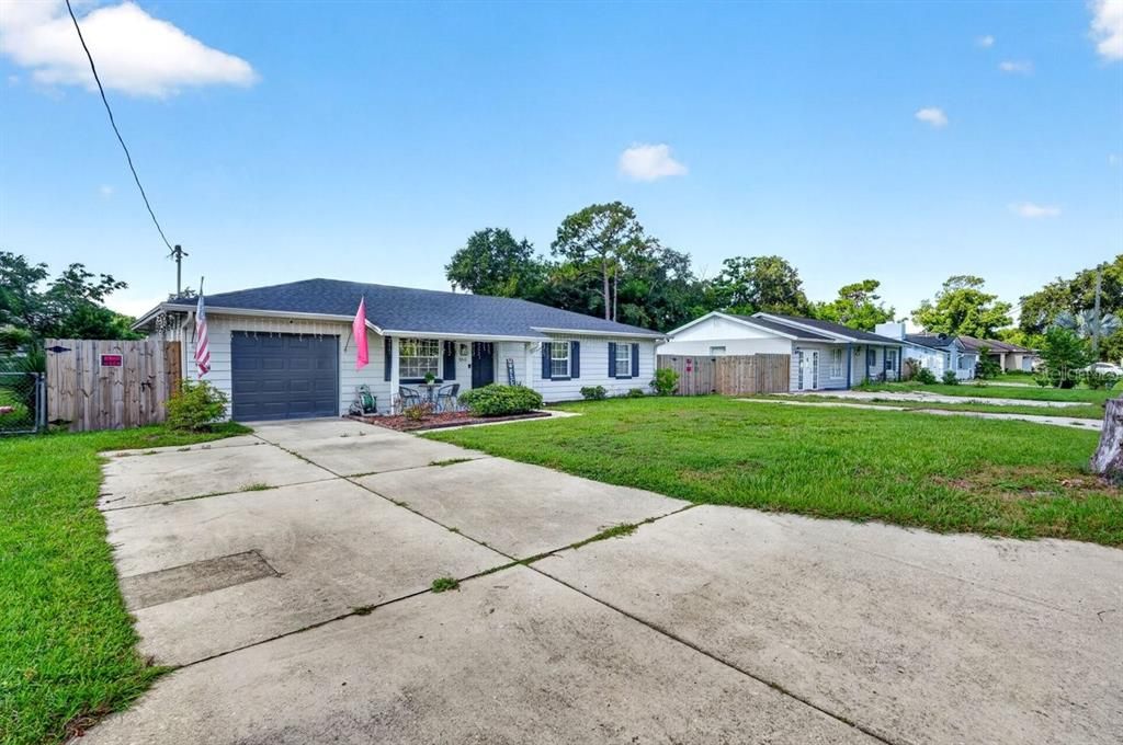 For Sale: $395,000 (3 beds, 1 baths, 1431 Square Feet)