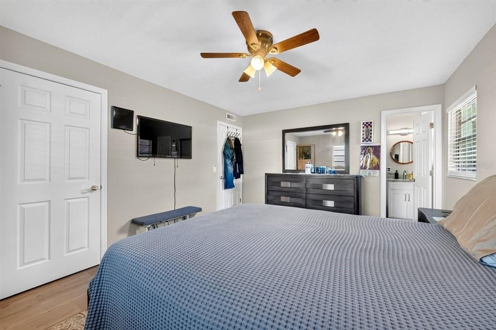 For Sale: $395,000 (3 beds, 1 baths, 1431 Square Feet)