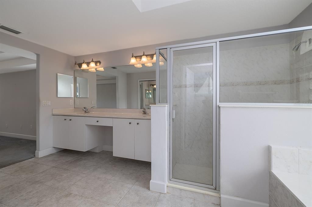 En Venta: $599,000 (3 camas, 3 baños, 2728 Pies cuadrados)