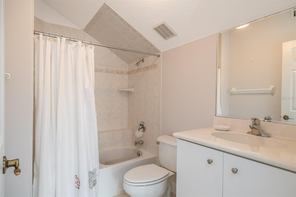En Venta: $599,000 (3 camas, 3 baños, 2728 Pies cuadrados)