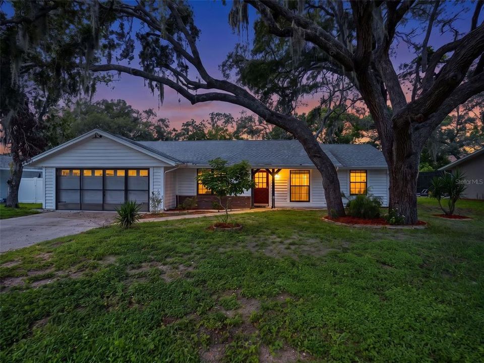 For Sale: $310,000 (2 beds, 2 baths, 1268 Square Feet)