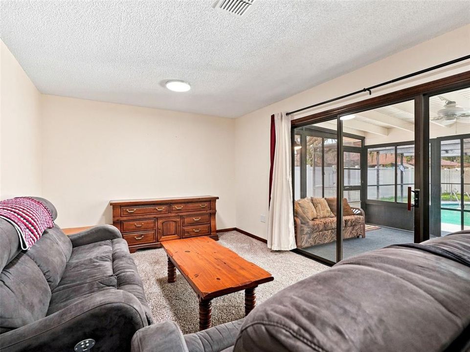 For Sale: $310,000 (2 beds, 2 baths, 1268 Square Feet)