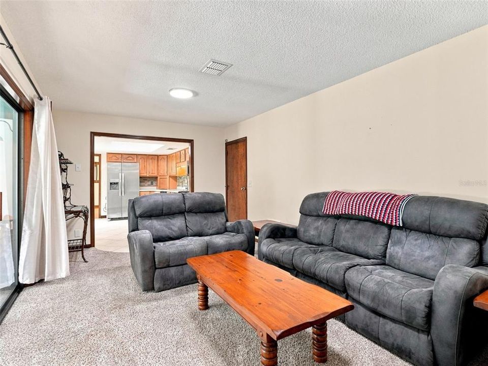 For Sale: $310,000 (2 beds, 2 baths, 1268 Square Feet)