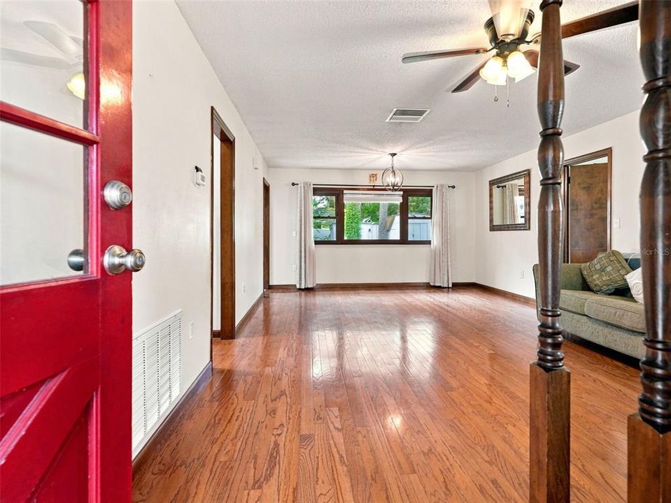 For Sale: $310,000 (2 beds, 2 baths, 1268 Square Feet)