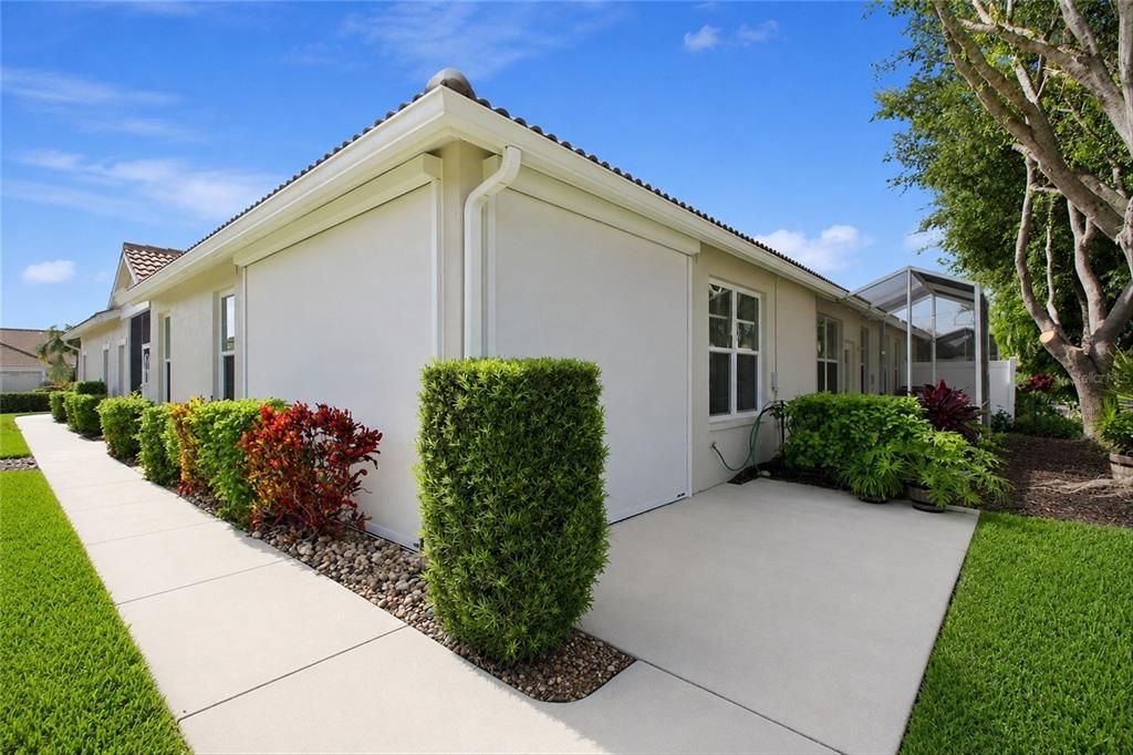 For Sale: $335,000 (2 beds, 2 baths, 1265 Square Feet)