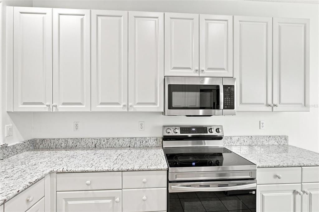 For Sale: $335,000 (2 beds, 2 baths, 1265 Square Feet)