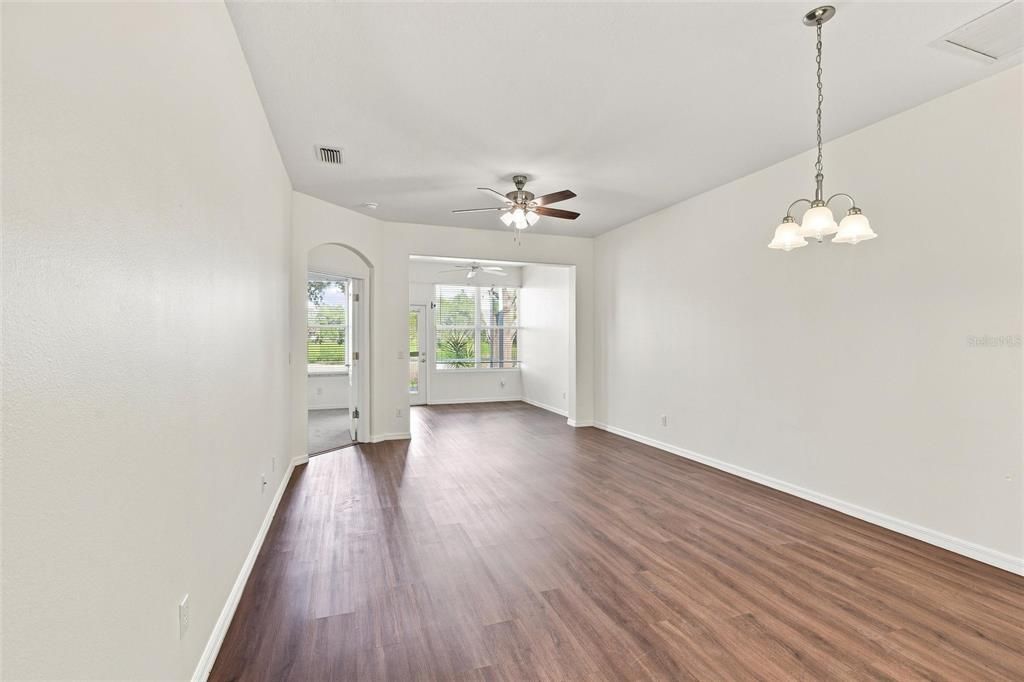 For Sale: $335,000 (2 beds, 2 baths, 1265 Square Feet)