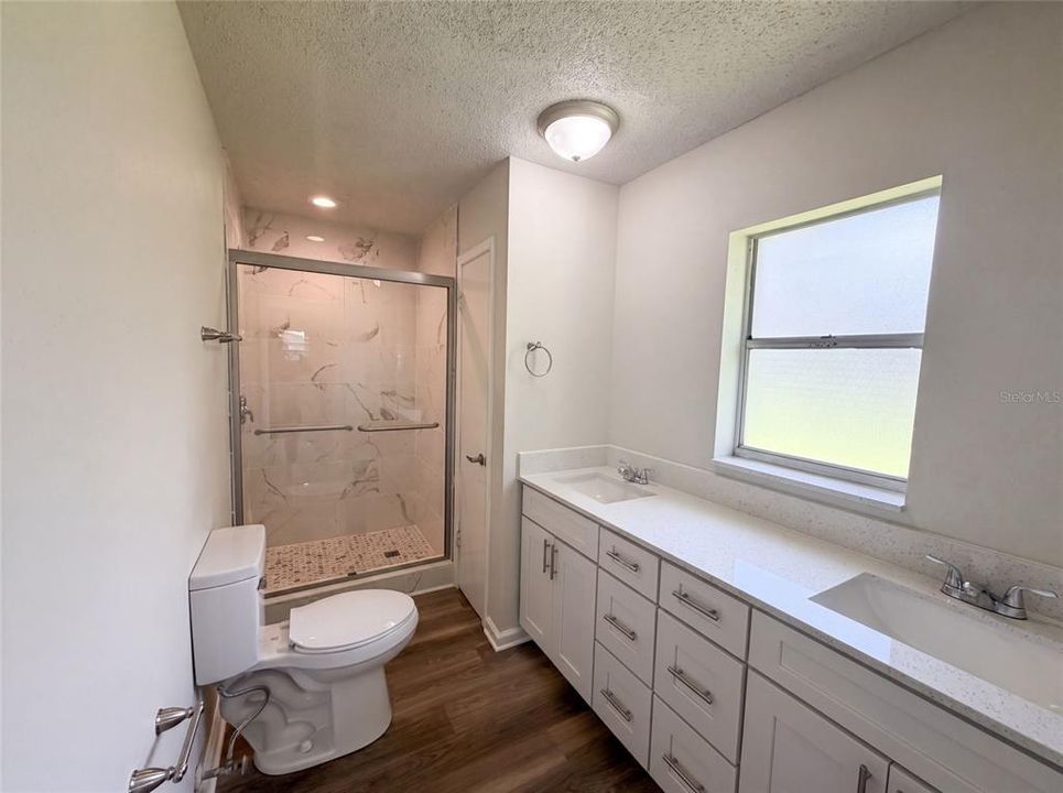 En Venta: $330,000 (3 camas, 2 baños, 1847 Pies cuadrados)