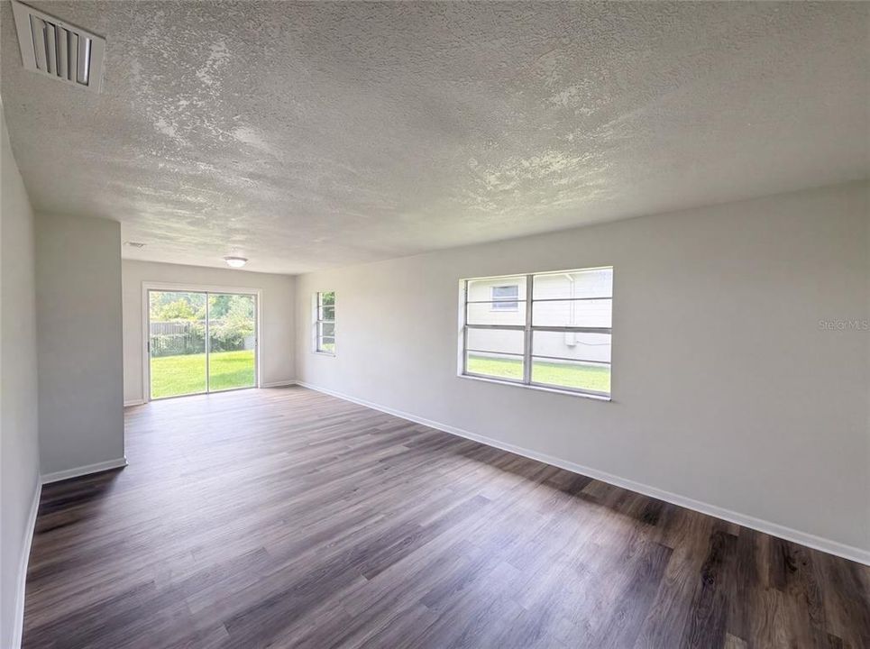 En Venta: $330,000 (3 camas, 2 baños, 1847 Pies cuadrados)