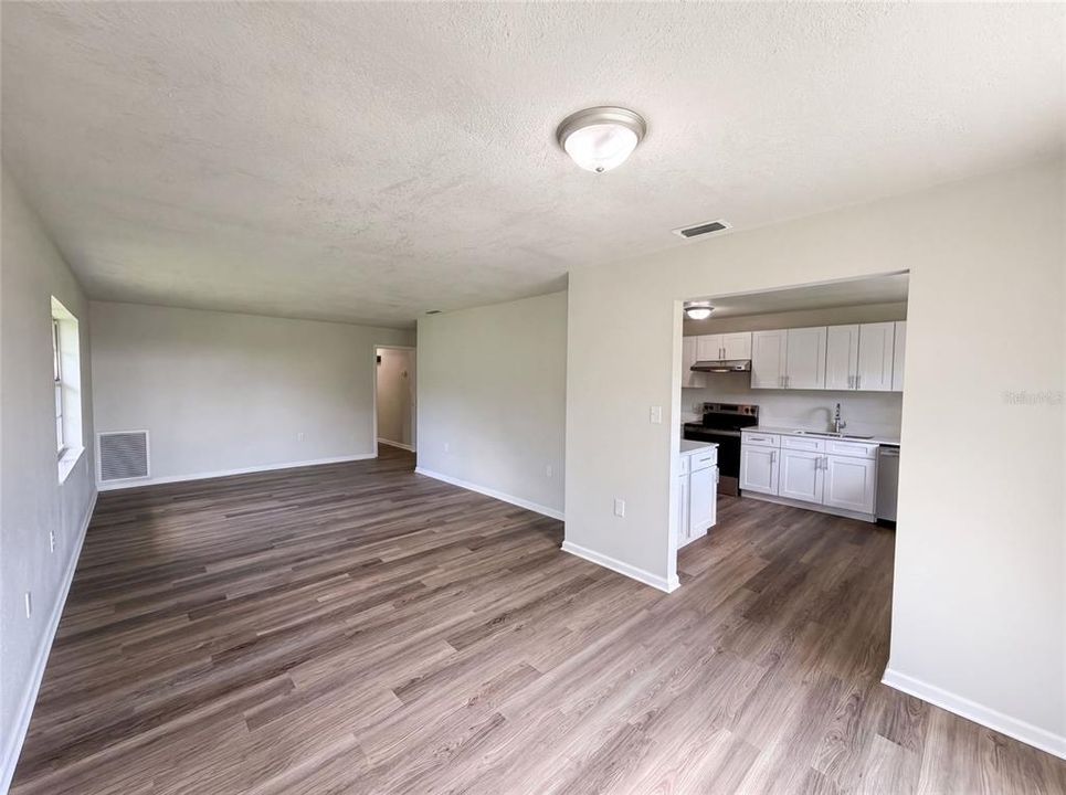 En Venta: $330,000 (3 camas, 2 baños, 1847 Pies cuadrados)