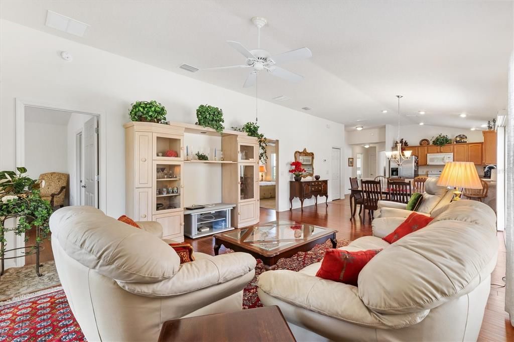 For Sale: $349,000 (3 beds, 2 baths, 1397 Square Feet)