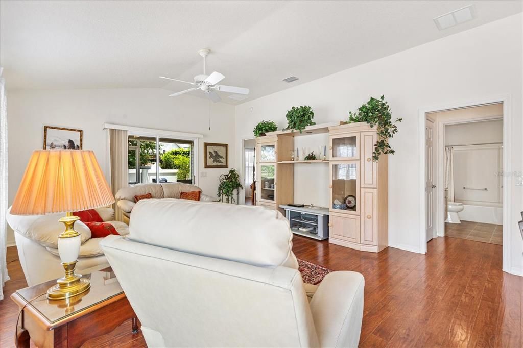 For Sale: $349,000 (3 beds, 2 baths, 1397 Square Feet)
