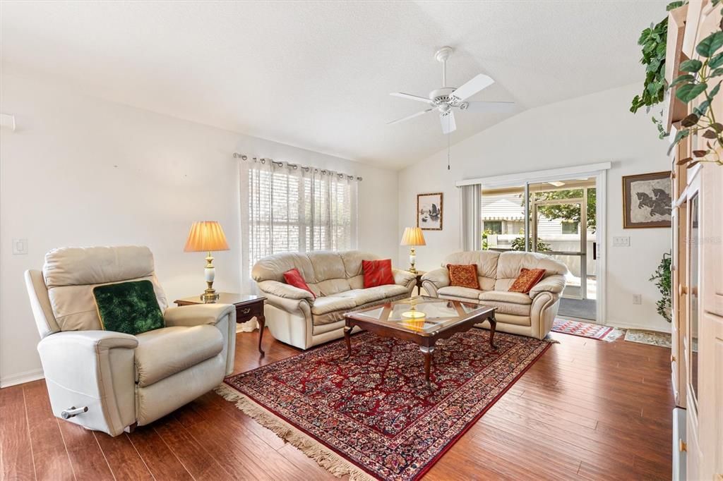 For Sale: $349,000 (3 beds, 2 baths, 1397 Square Feet)