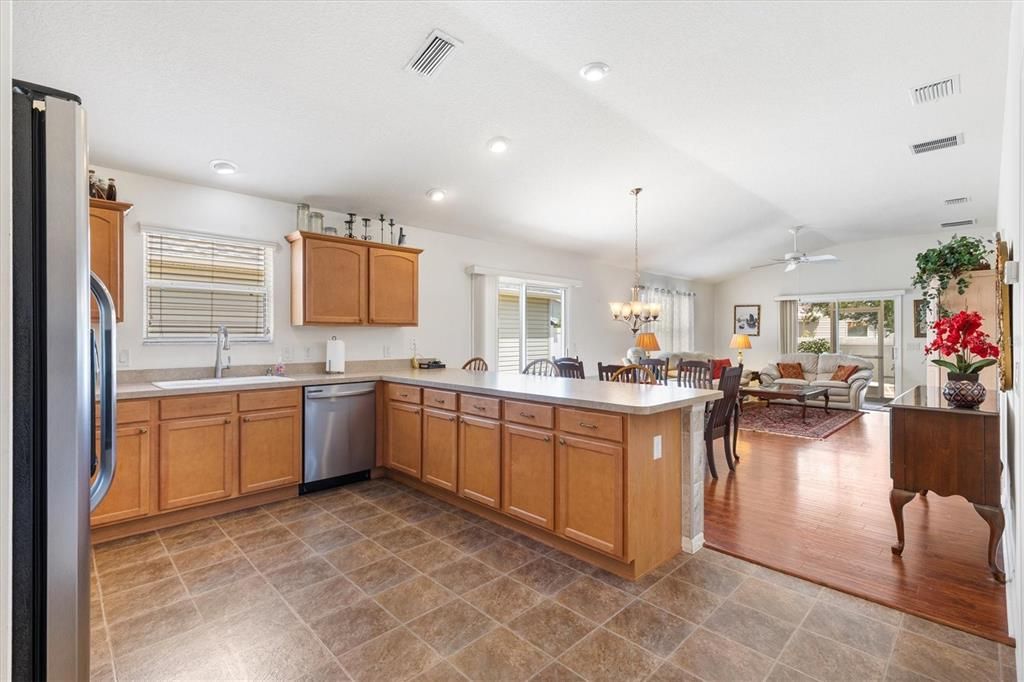 For Sale: $349,000 (3 beds, 2 baths, 1397 Square Feet)