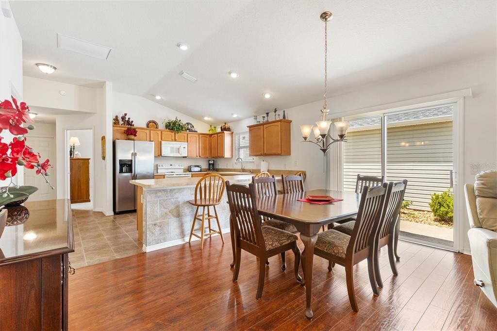 For Sale: $349,000 (3 beds, 2 baths, 1397 Square Feet)