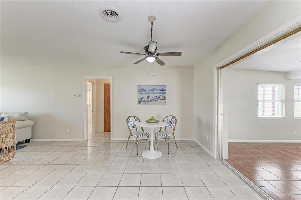 En Venta: $345,000 (2 camas, 2 baños, 1516 Pies cuadrados)