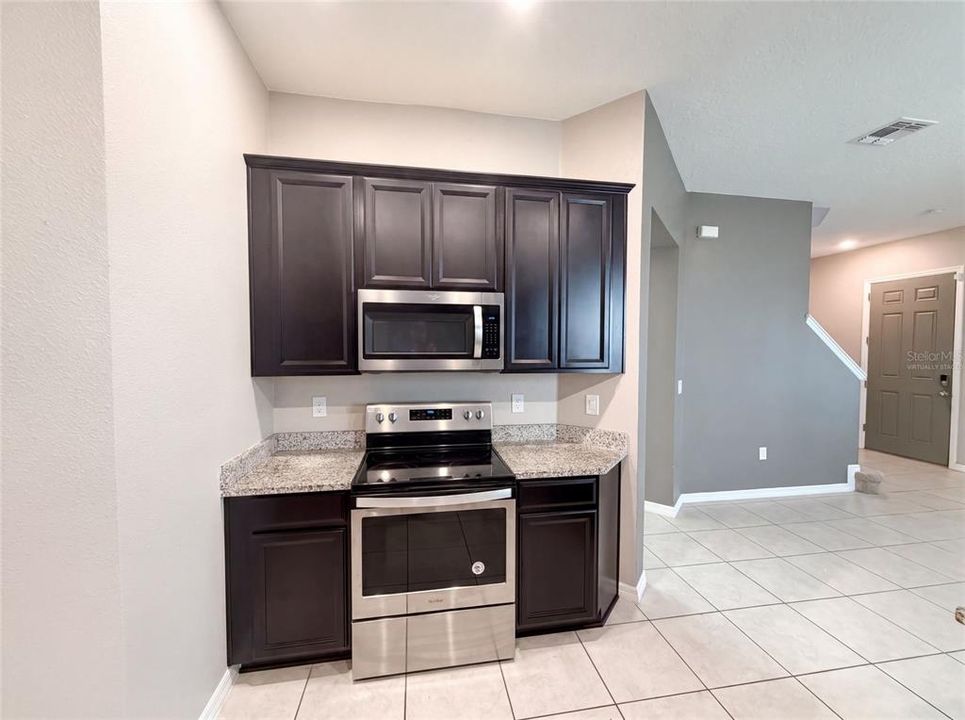 En Venta: $428,000 (4 camas, 2 baños, 2060 Pies cuadrados)