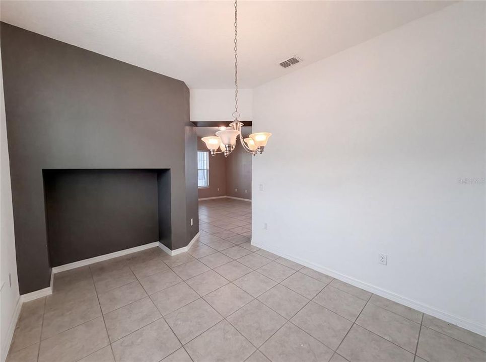 En Venta: $428,000 (4 camas, 2 baños, 2060 Pies cuadrados)