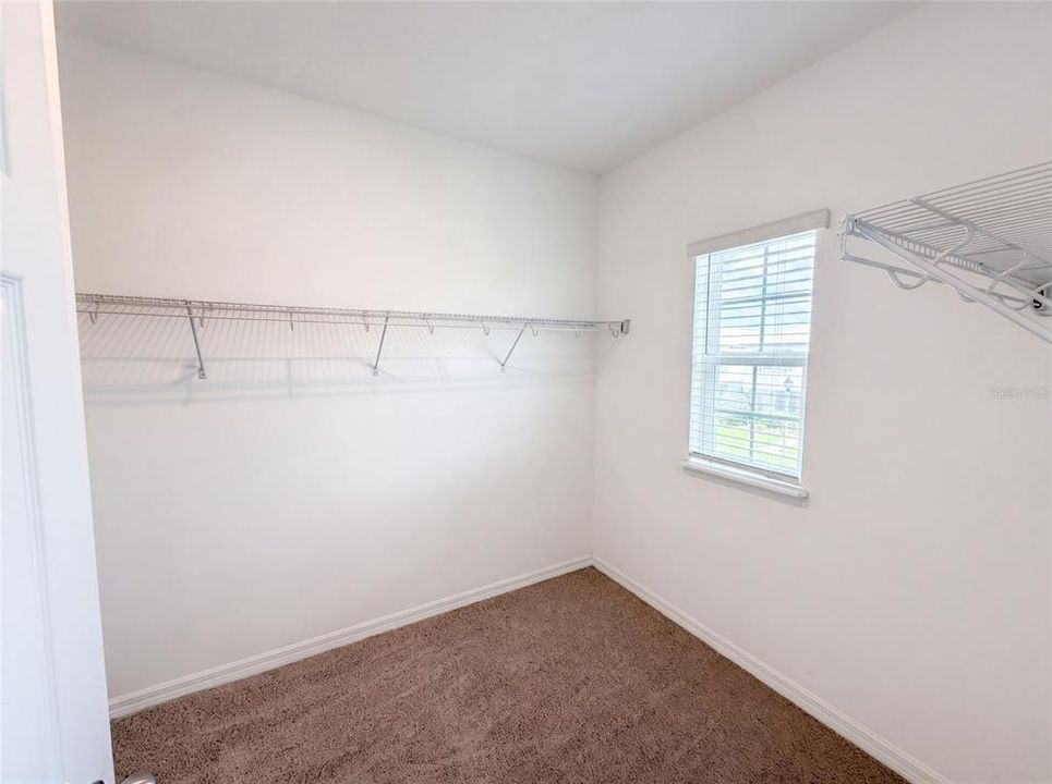 En Venta: $428,000 (4 camas, 2 baños, 2060 Pies cuadrados)