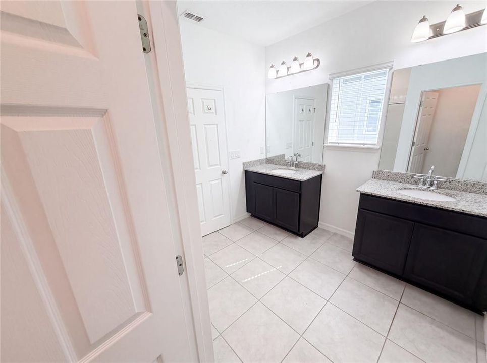 En Venta: $428,000 (4 camas, 2 baños, 2060 Pies cuadrados)