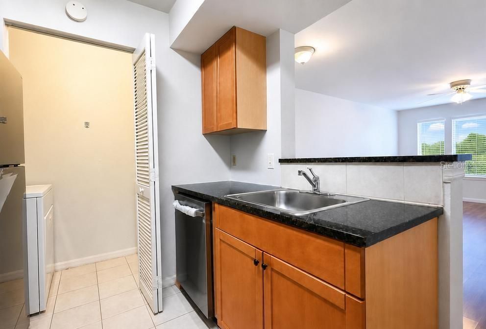 На продажу: $111,990 (1 спален, 1 ванн, 627 Квадратных фут)