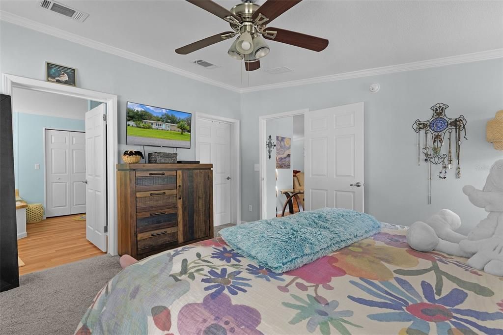 For Sale: $225,000 (3 beds, 2 baths, 1949 Square Feet)