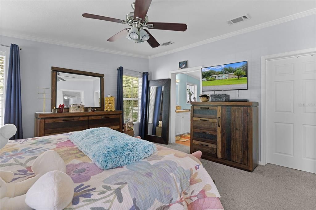 For Sale: $225,000 (3 beds, 2 baths, 1949 Square Feet)