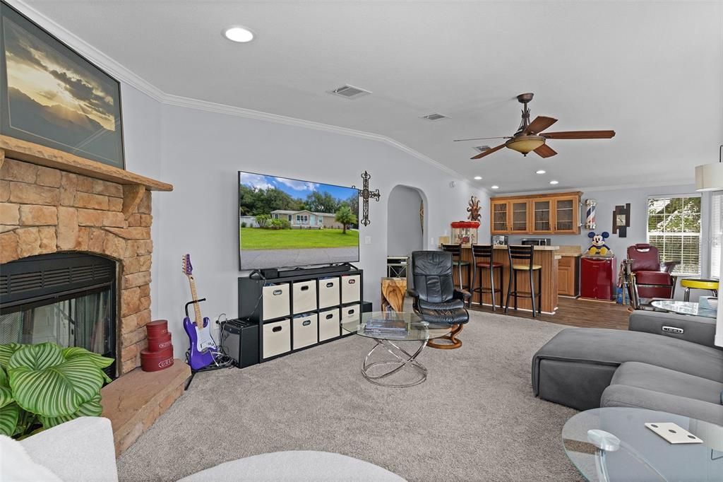 For Sale: $225,000 (3 beds, 2 baths, 1949 Square Feet)