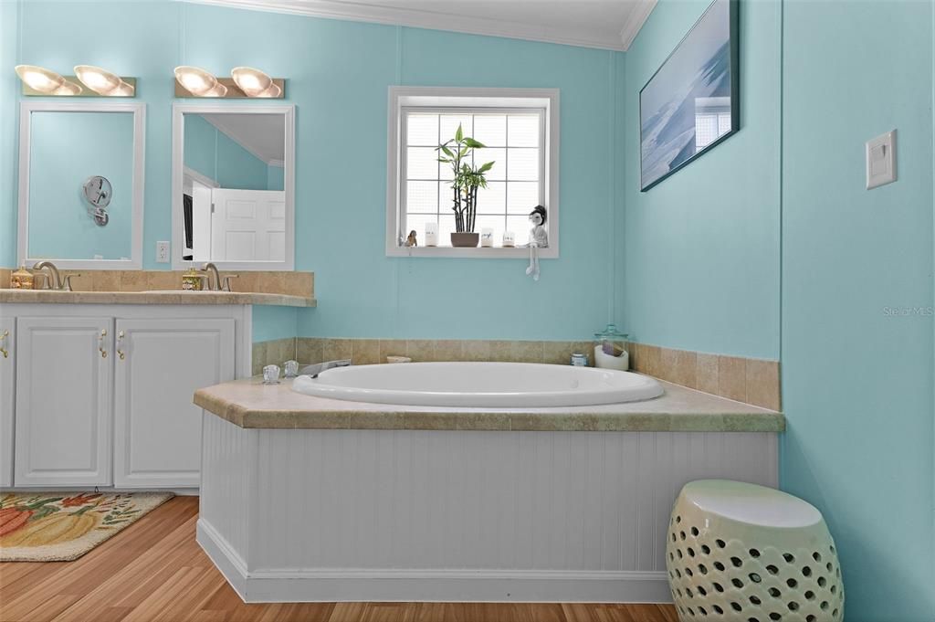 For Sale: $225,000 (3 beds, 2 baths, 1949 Square Feet)