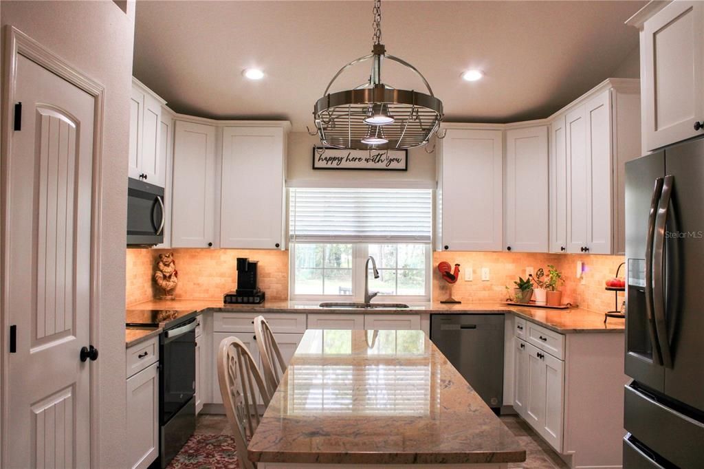 For Sale: $389,900 (3 beds, 2 baths, 1683 Square Feet)