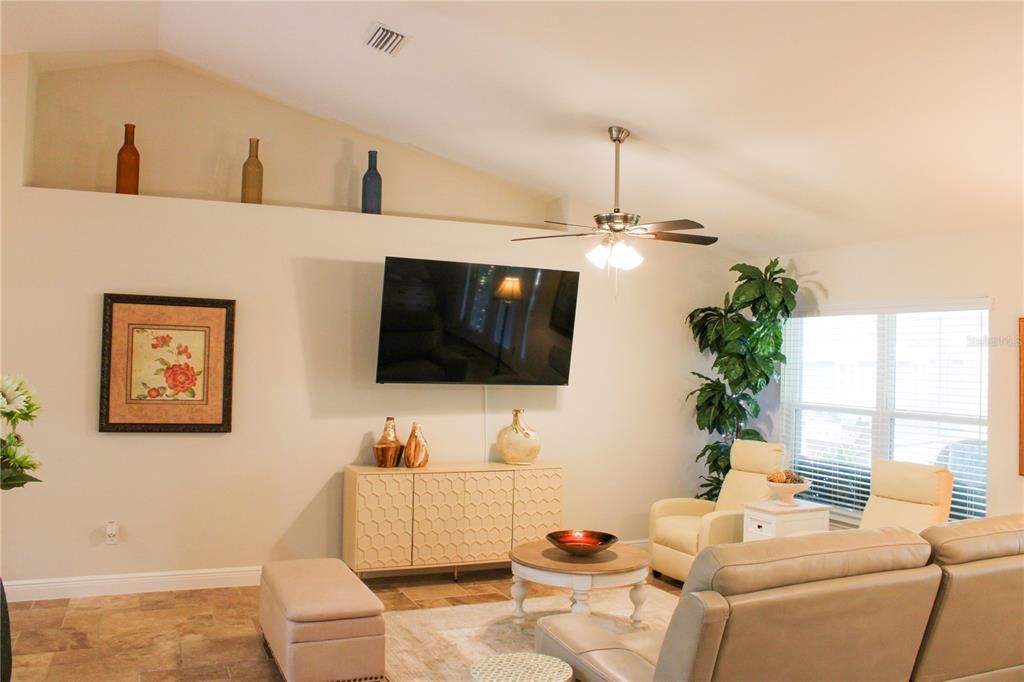 For Sale: $389,900 (3 beds, 2 baths, 1683 Square Feet)