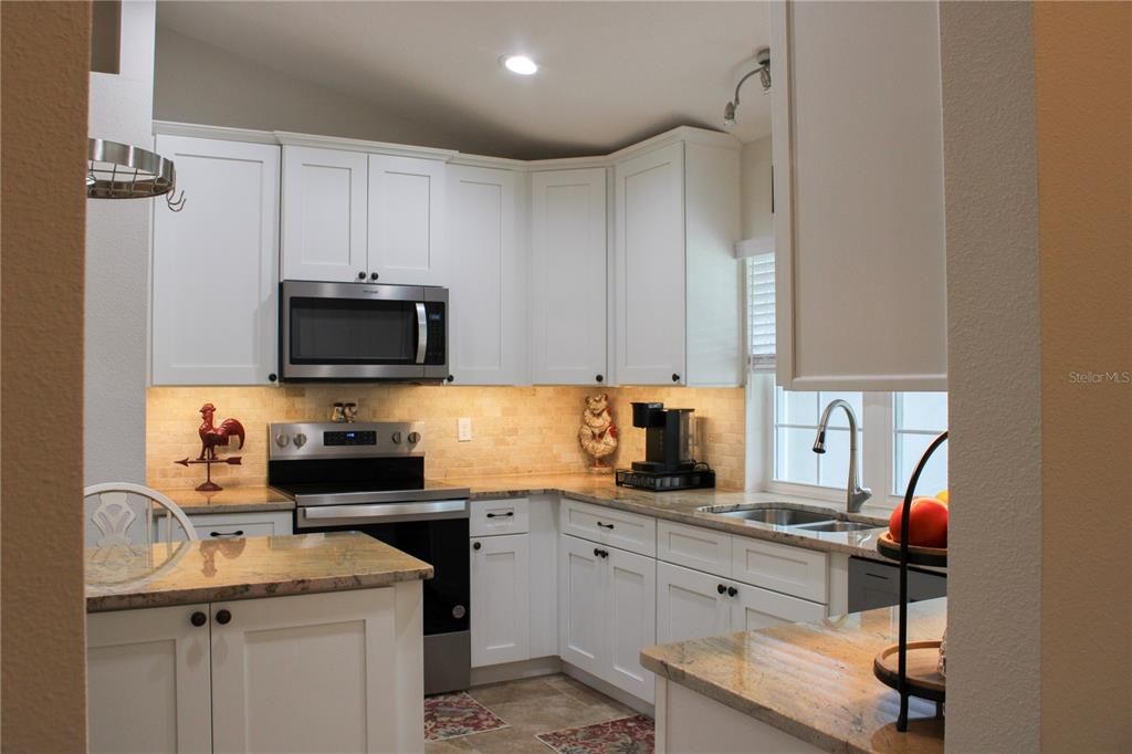 For Sale: $389,900 (3 beds, 2 baths, 1683 Square Feet)