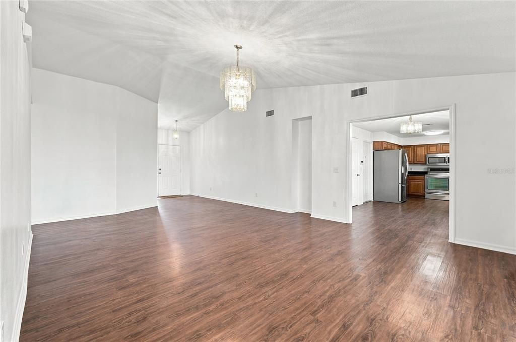 For Sale: $550,000 (3 beds, 2 baths, 1641 Square Feet)