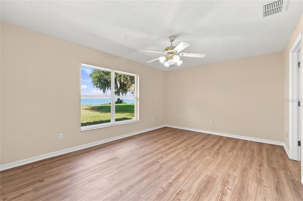 For Sale: $550,000 (3 beds, 2 baths, 1641 Square Feet)