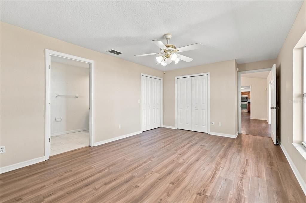 For Sale: $550,000 (3 beds, 2 baths, 1641 Square Feet)