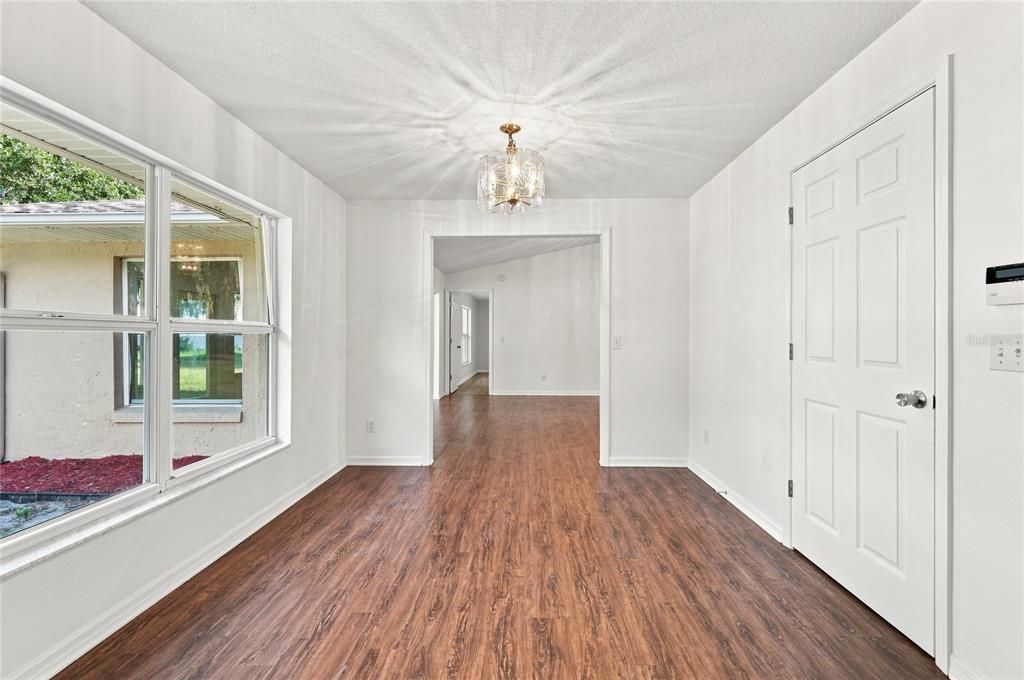For Sale: $550,000 (3 beds, 2 baths, 1641 Square Feet)