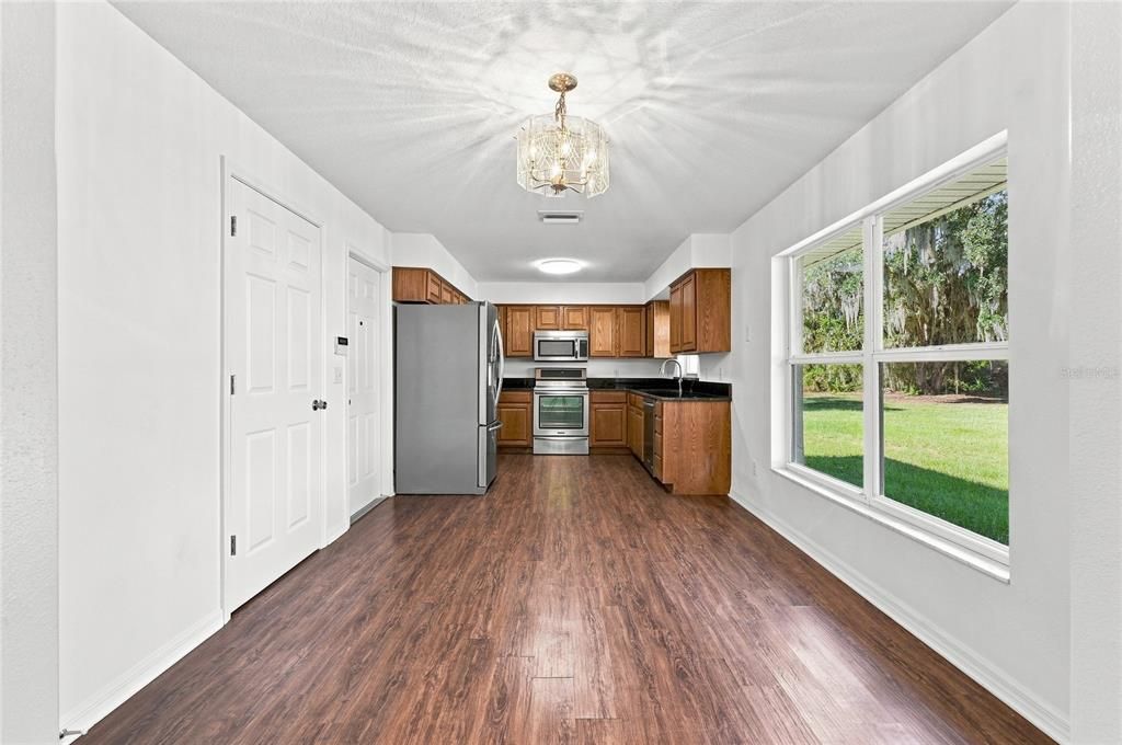 For Sale: $550,000 (3 beds, 2 baths, 1641 Square Feet)