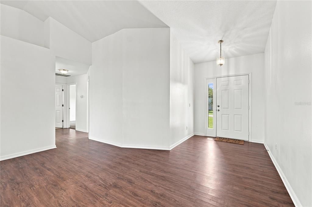 For Sale: $550,000 (3 beds, 2 baths, 1641 Square Feet)