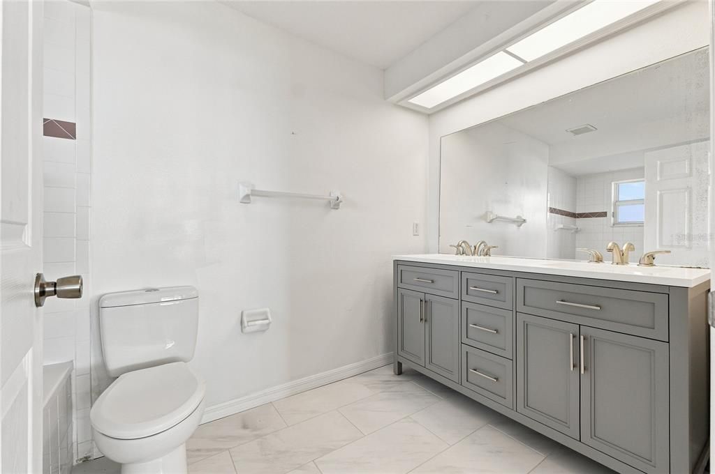For Sale: $550,000 (3 beds, 2 baths, 1641 Square Feet)