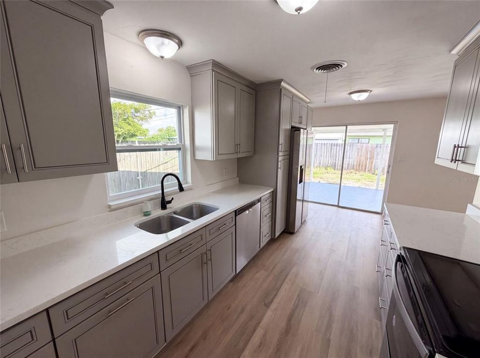 For Sale: $315,000 (3 beds, 2 baths, 1512 Square Feet)