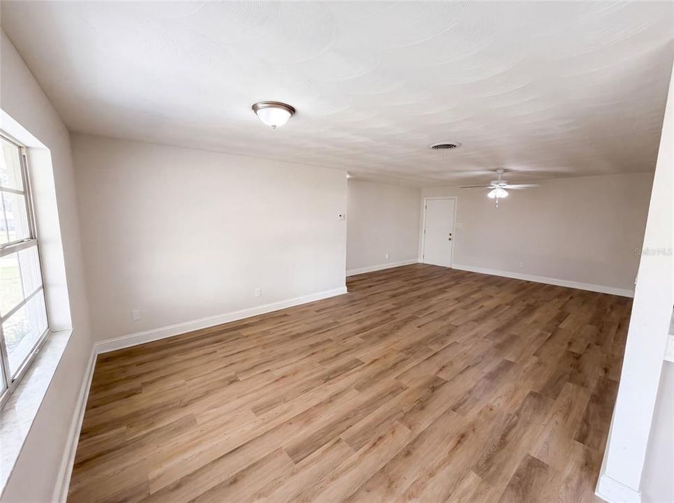 For Sale: $315,000 (3 beds, 2 baths, 1512 Square Feet)