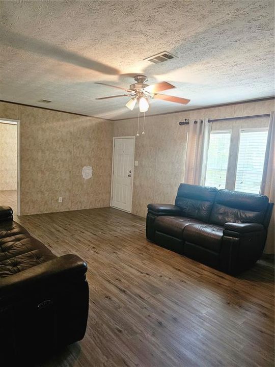 En Venta: $205,000 (3 camas, 2 baños, 1196 Pies cuadrados)